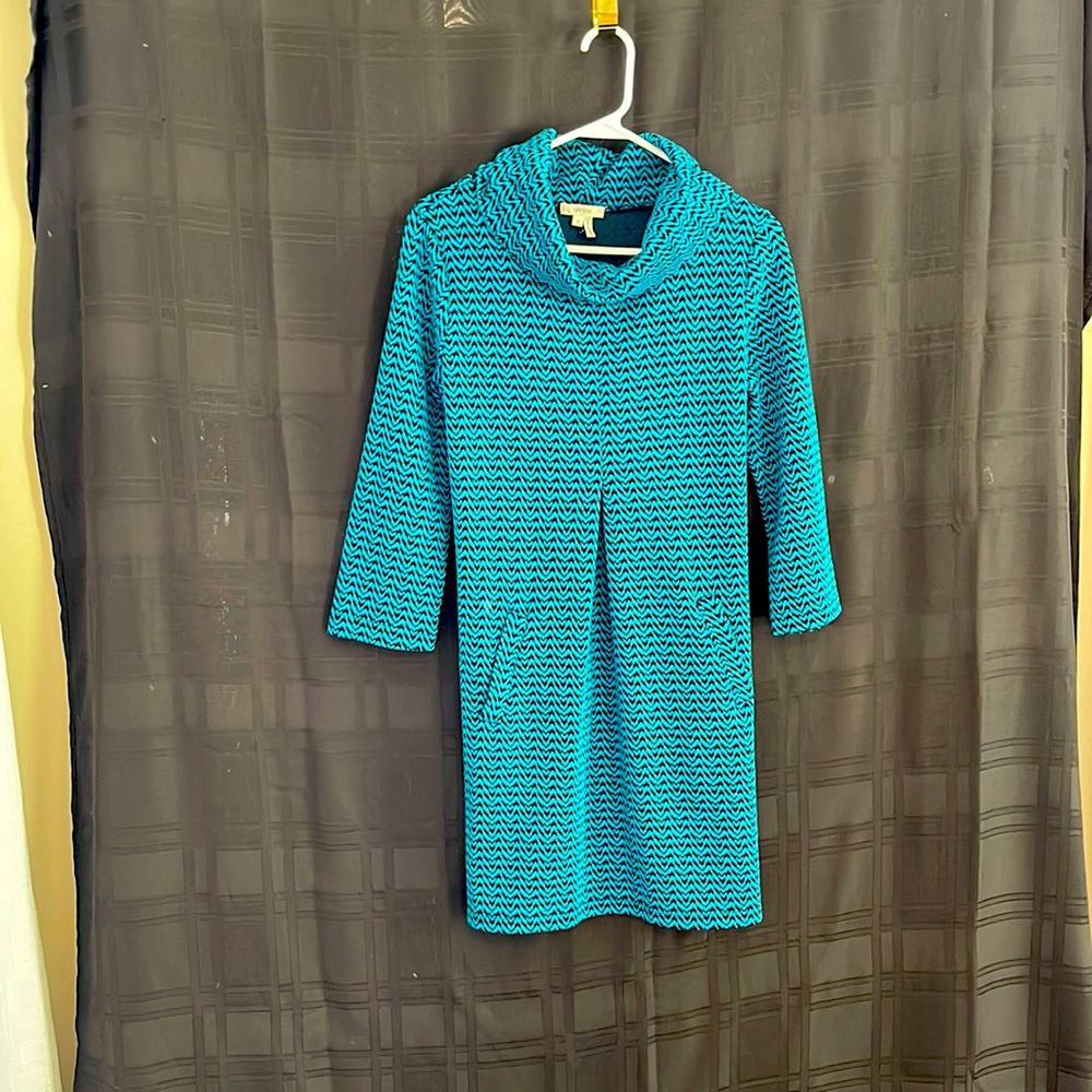 Very flattering Tyler Boe dress. Teal & black. Long sleeve. Approx 33in long.